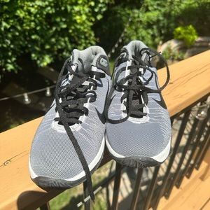 Nike ZOOM men’s basketball shoes; size 7. Great condition.